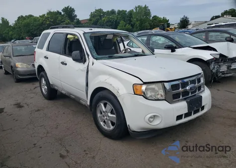 2009 Ford Escape Xlt z USA, uszkodzony, nr VIN 1FMCU93769KB21353